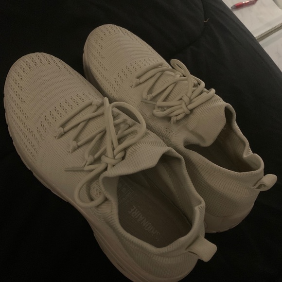 Tan sneakers worn once - Picture 3 of 3